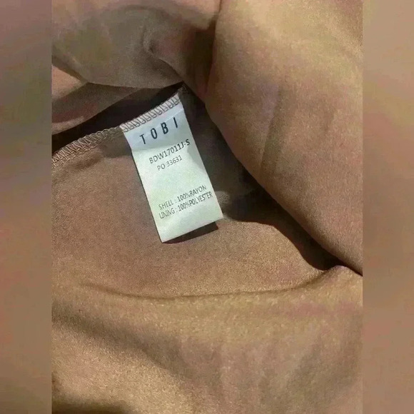 Tobi NWT Cindy off the shoulder bell sleeve shift dress lined size medium - Picture 8 of 9